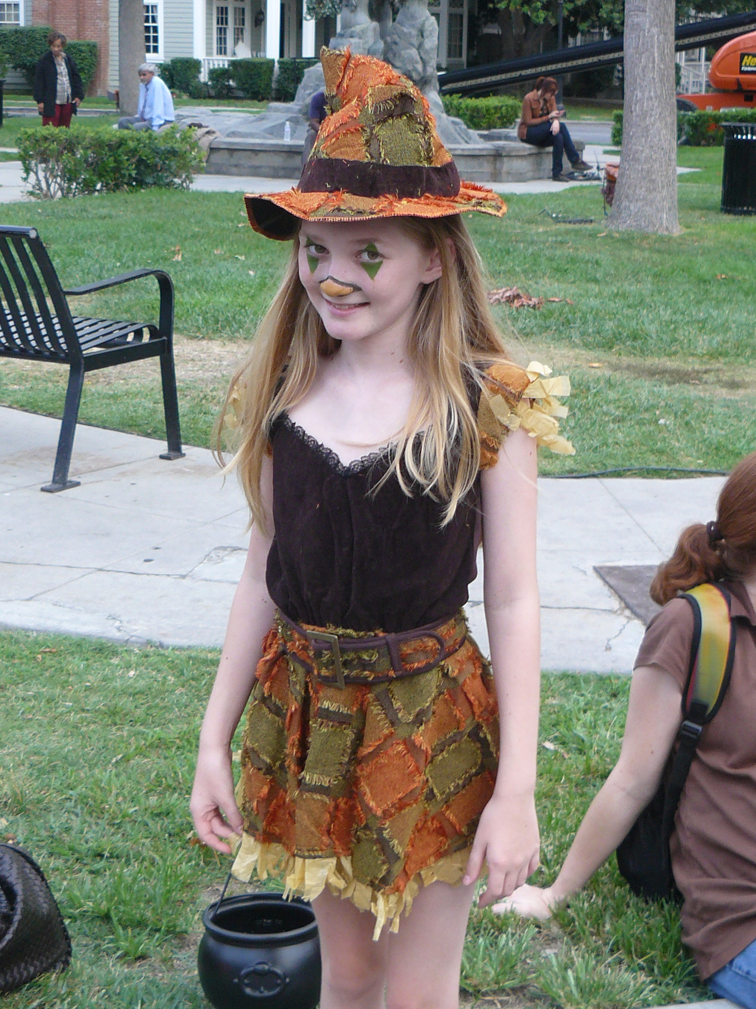 Charlene as a Halloween Scarecrow in the TV show 