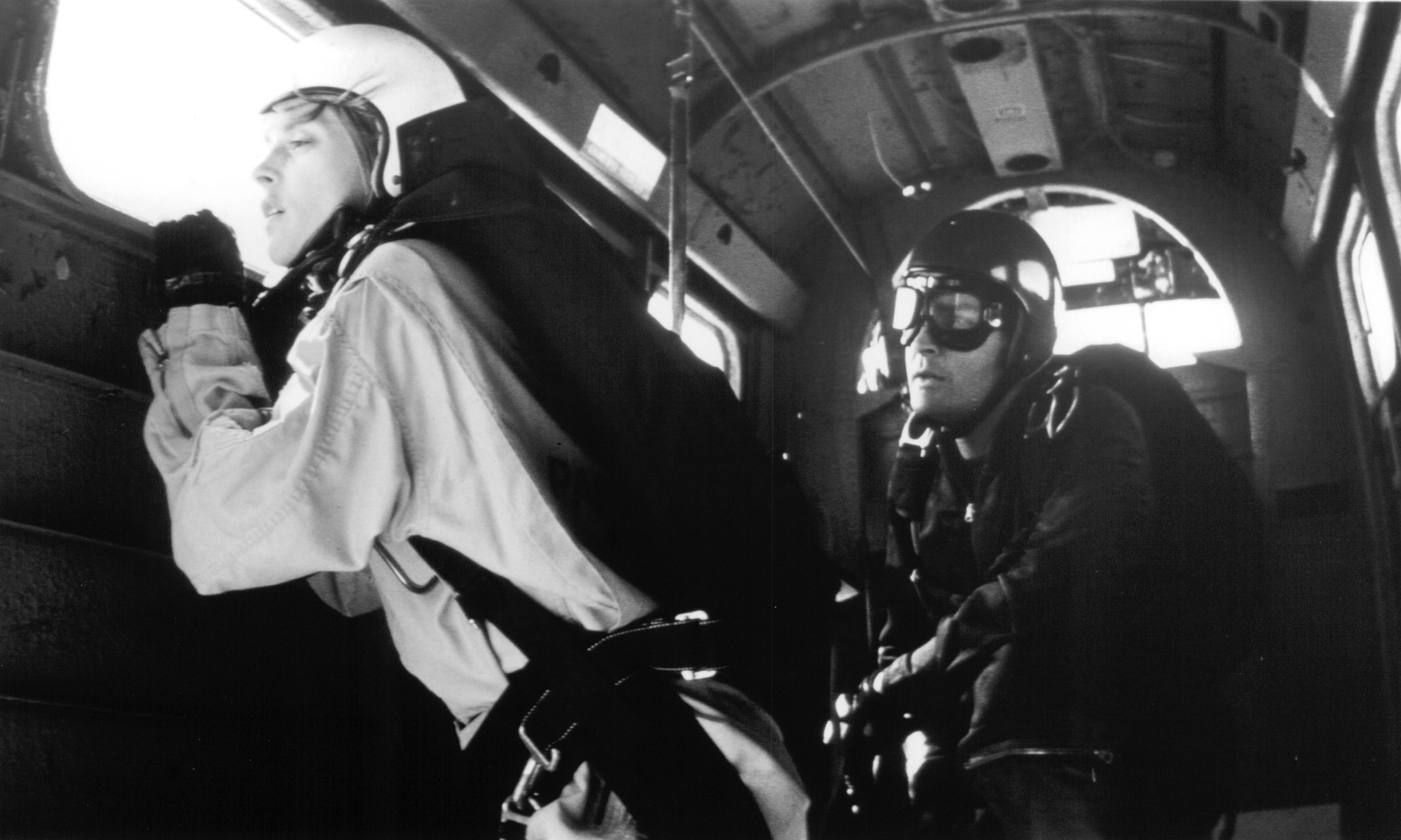 Still of Nastassja Kinski and Charlie Sheen in Terminal Velocity (1994)