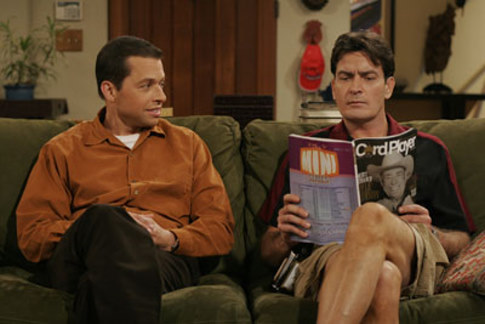 Still of Charlie Sheen and Jon Cryer in Two and a Half Men (2003)