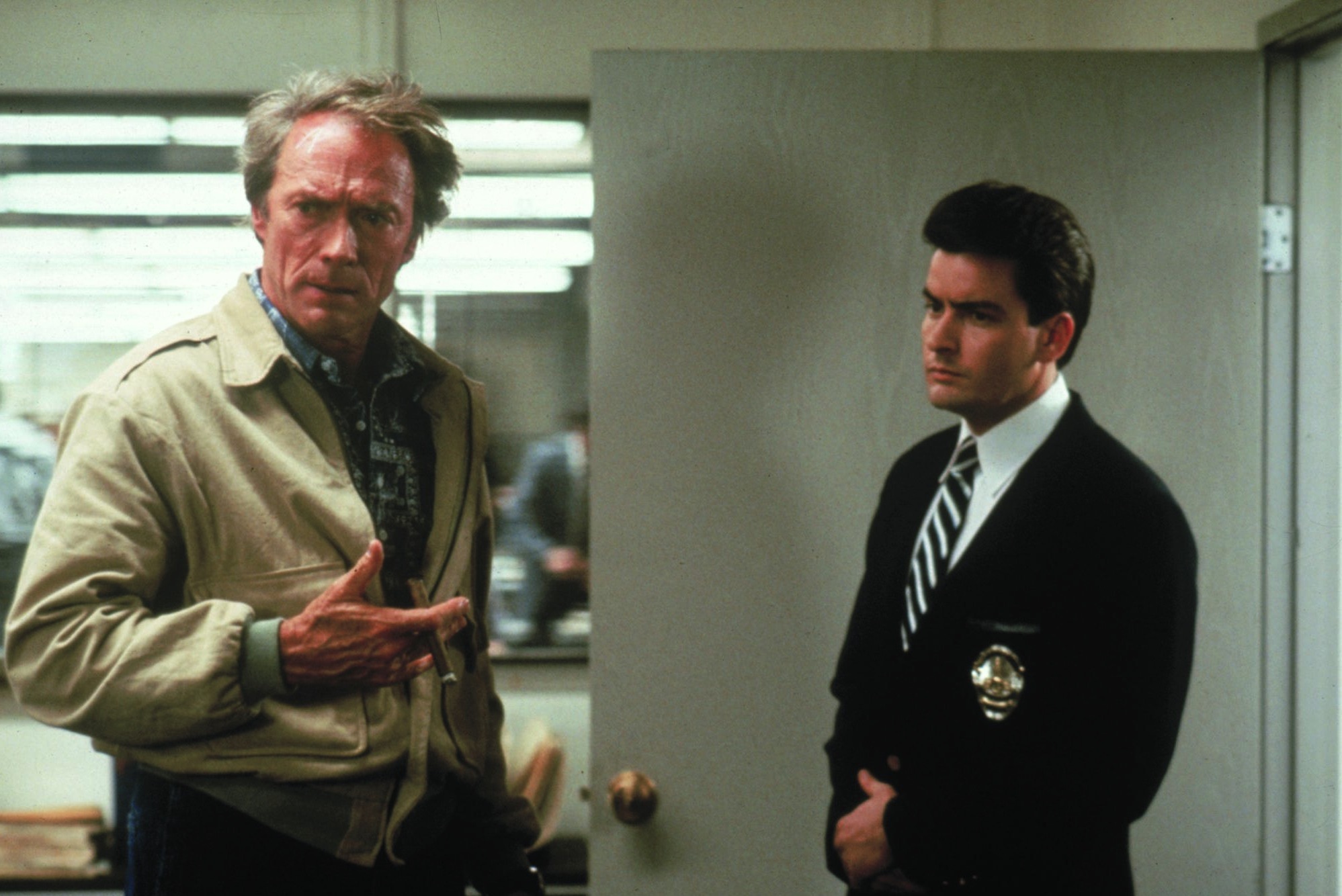 Still of Clint Eastwood and Charlie Sheen in The Rookie (1990)