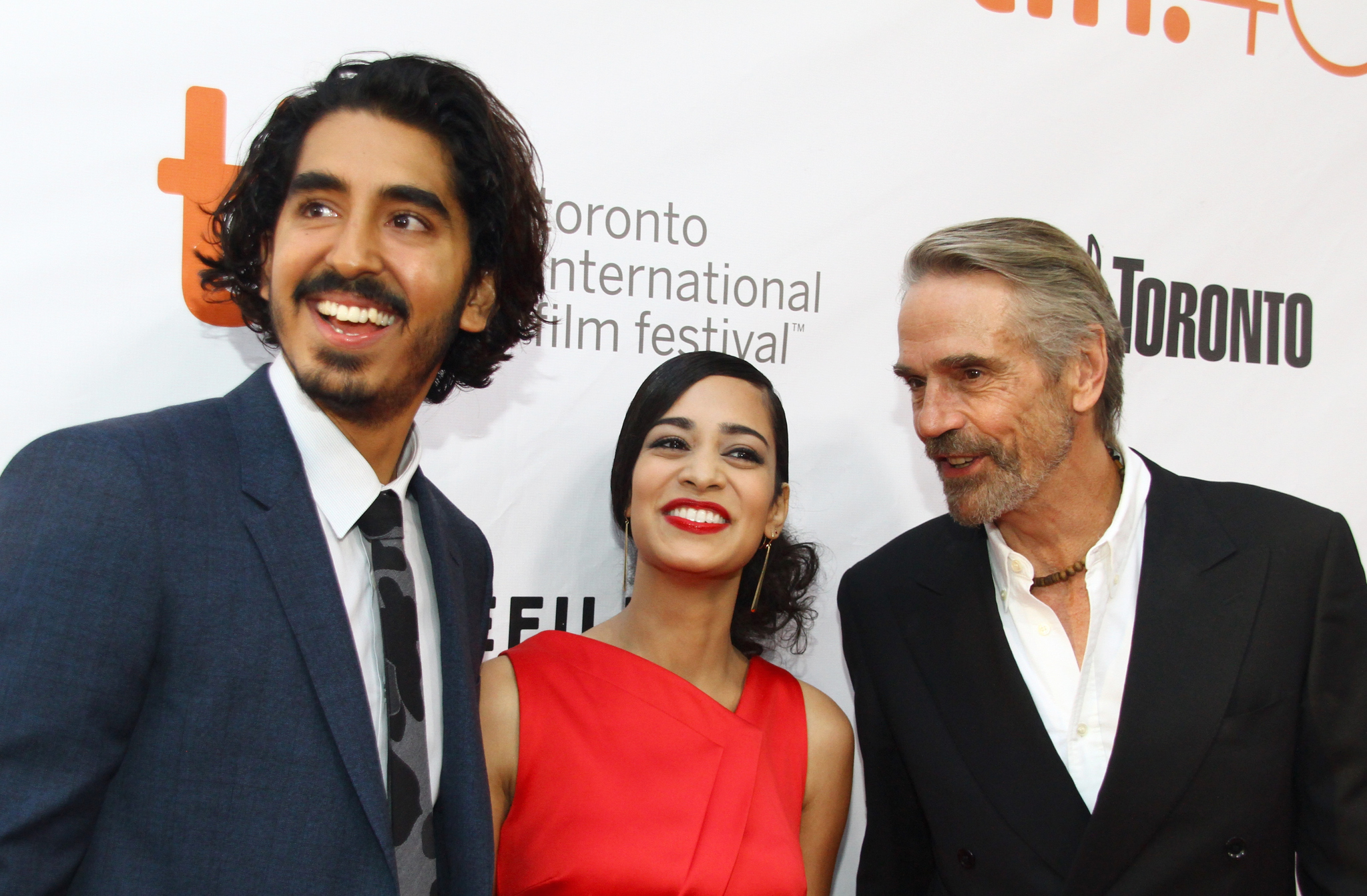 Jeremy Irons, Dev Patel and Devika Bhise at event of The Man Who Knew Infinity (2015)