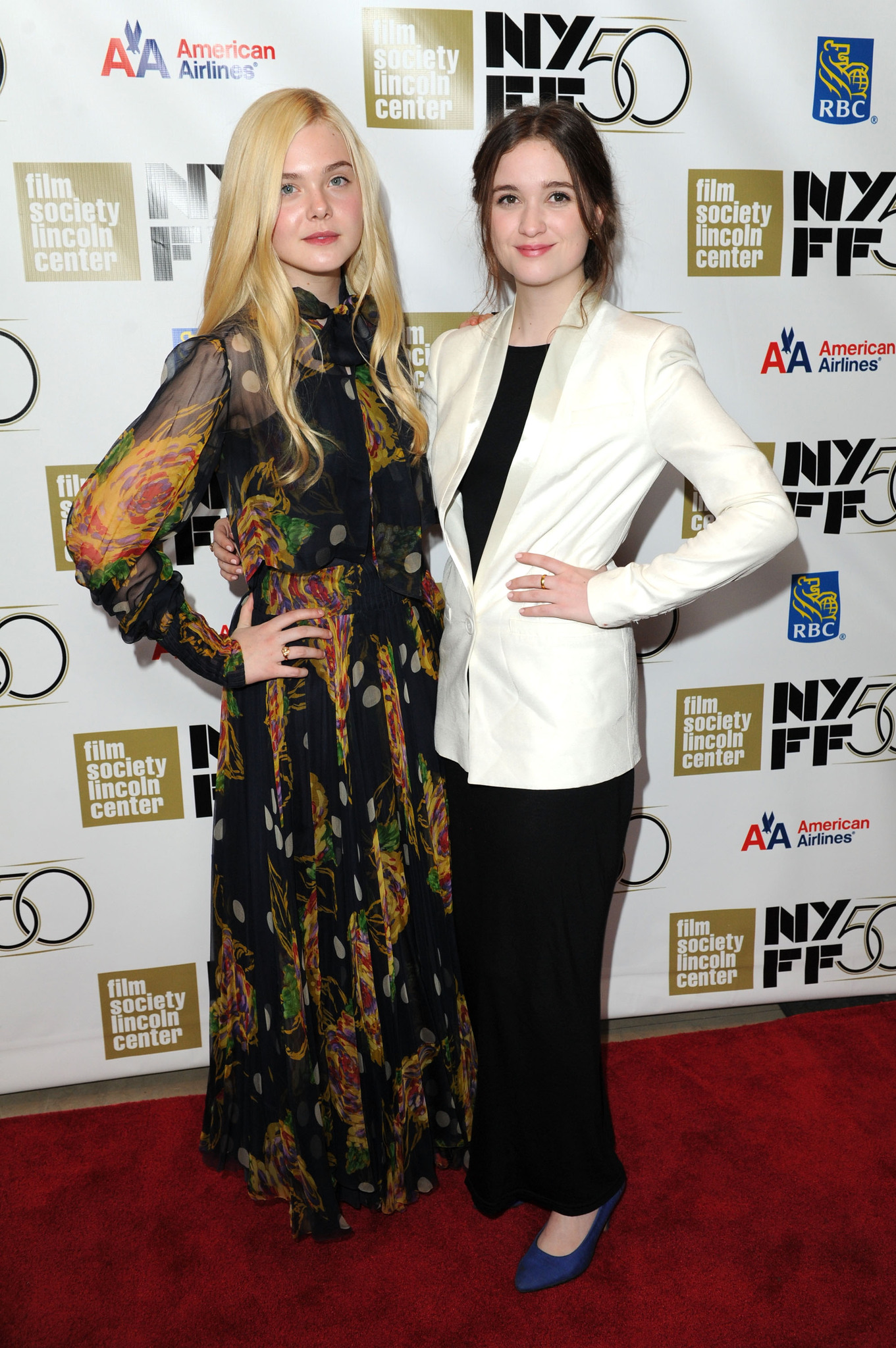 Elle Fanning and Alice Englert at event of Ginger & Rosa (2012)