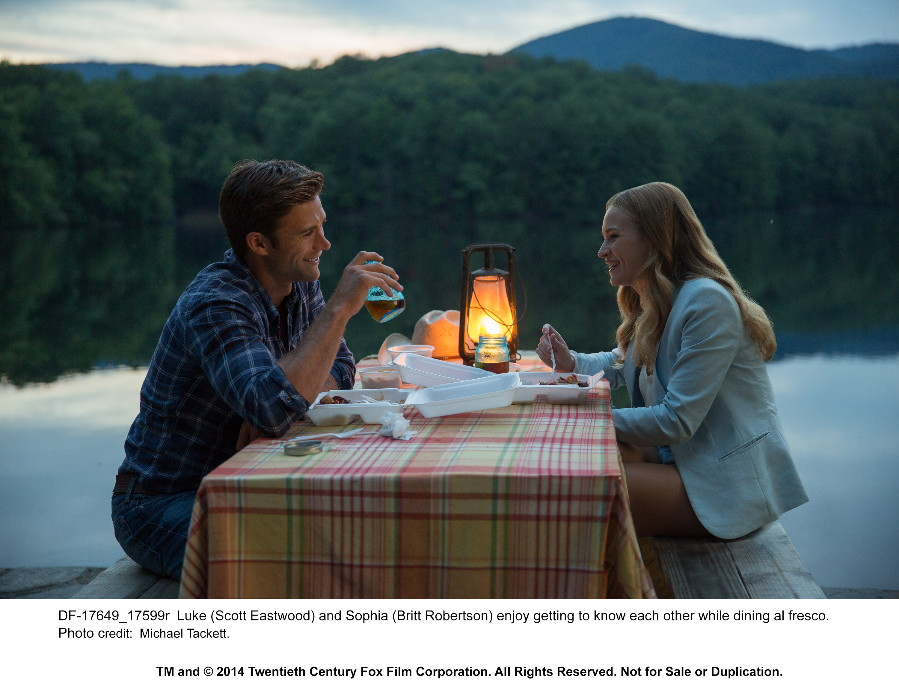 Still of Britt Robertson and Scott Eastwood in Ilgiausia kelione (2015)