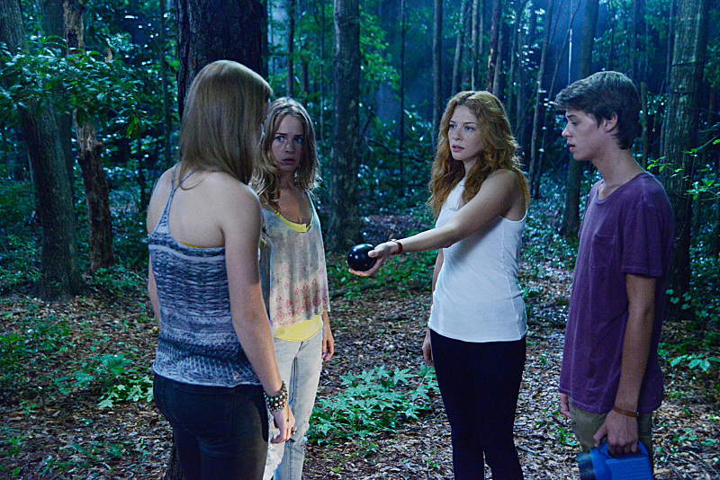 Still of Rachelle Lefevre, Colin Ford, Britt Robertson and Mackenzie Lintz in Under the Dome (2013)