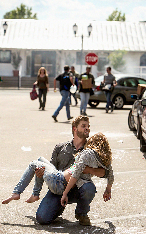 Still of Mike Vogel and Britt Robertson in Under the Dome (2013)