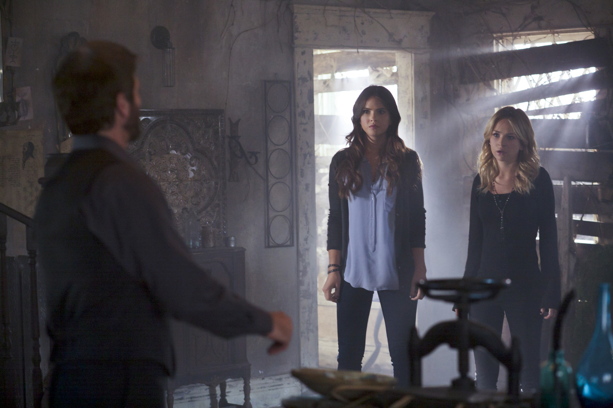 Still of Joe Lando, Britt Robertson and Shelley Hennig in The Secret Circle (2011)