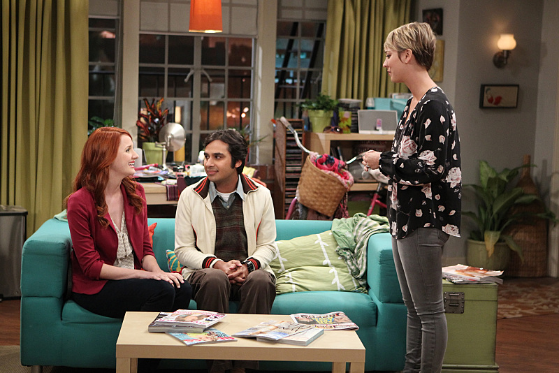 Still of Kaley Cuoco, Kunal Nayyar and Laura Spencer in Didziojo sprogimo teorija (2007)