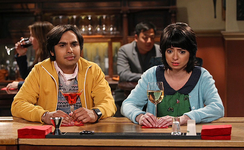 Still of Kate Micucci and Kunal Nayyar in Didziojo sprogimo teorija (2007)