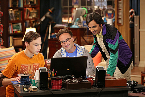 Still of Johnny Galecki, Jim Parsons and Kunal Nayyar in Didziojo sprogimo teorija (2007)