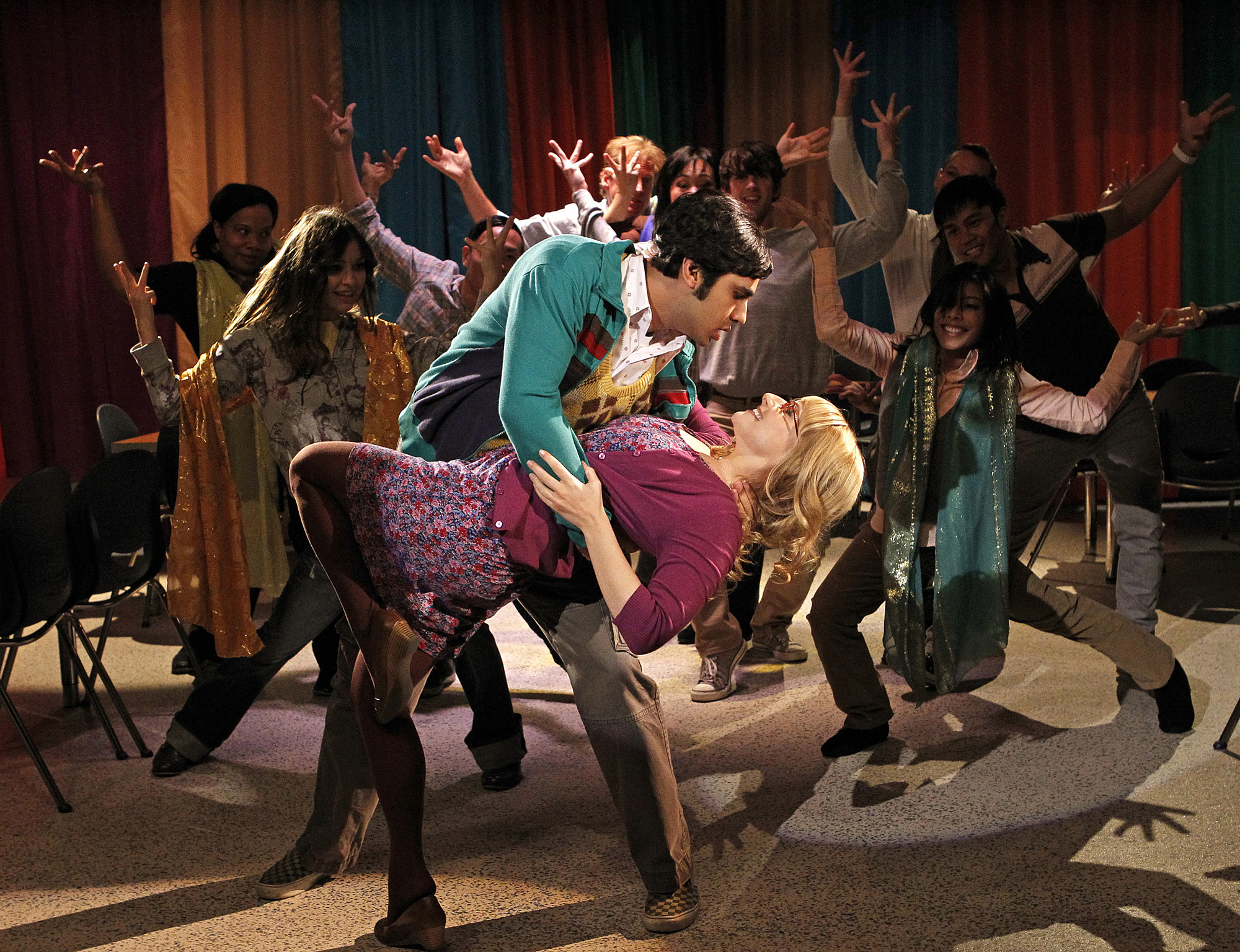 Still of Melissa Rauch and Kunal Nayyar in Didziojo sprogimo teorija (2007)