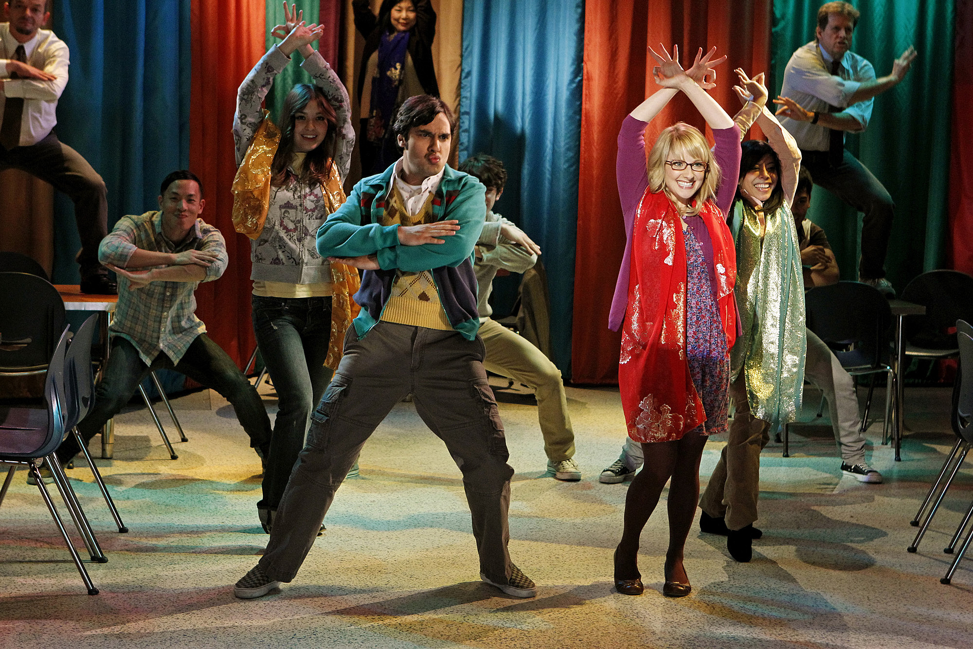 Still of Melissa Rauch and Kunal Nayyar in Didziojo sprogimo teorija (2007)