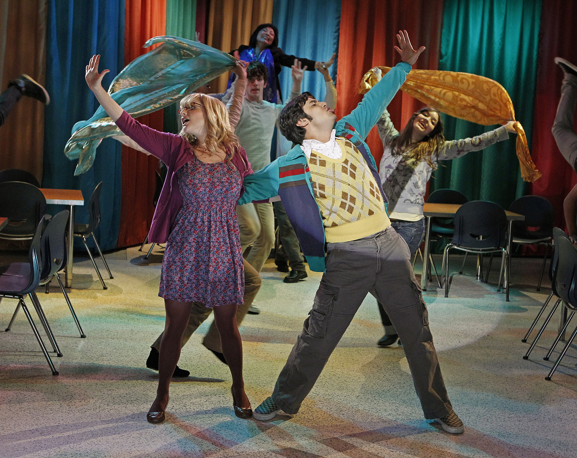 Still of Melissa Rauch and Kunal Nayyar in Didziojo sprogimo teorija (2007)