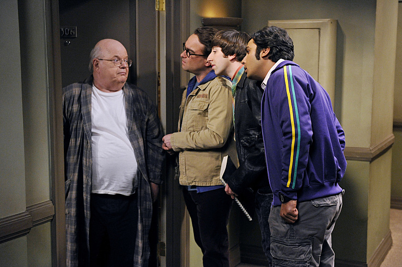 Still of Johnny Galecki, Simon Helberg, Paul Wilson and Kunal Nayyar in Didziojo sprogimo teorija (2007)