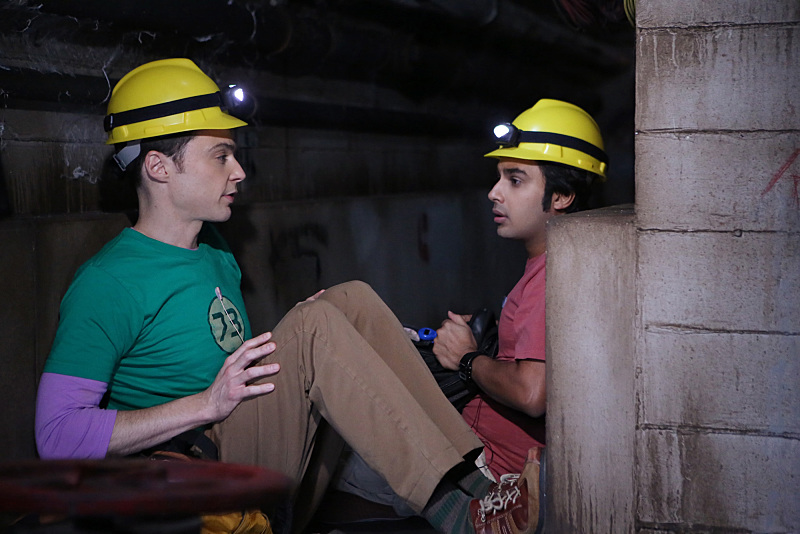 Still of Jim Parsons and Kunal Nayyar in Didziojo sprogimo teorija (2007)