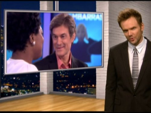 Still of Joel McHale and Mehmet Oz in The Soup (2004)