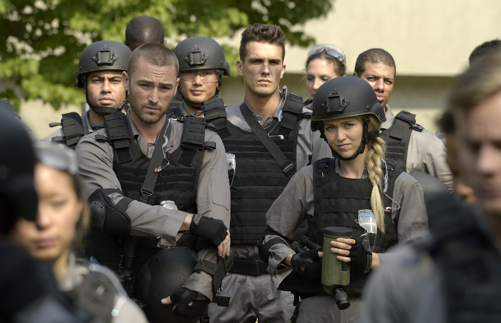 Still of Johanna Braddy and Jake McLaughlin in Quantico (2015)