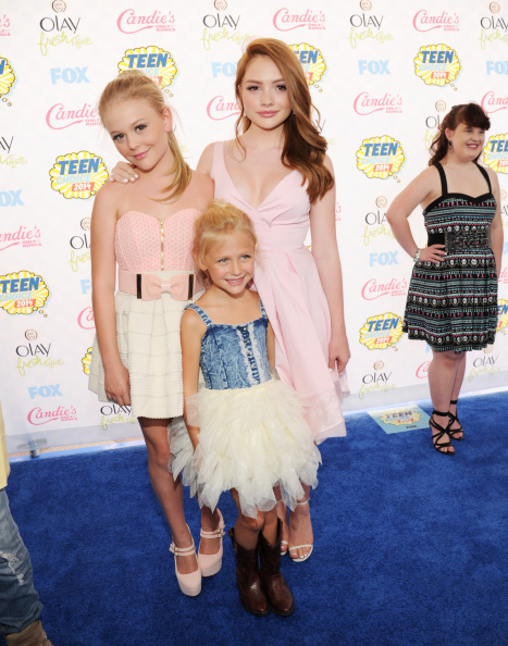 Natalie Alyn Lind along with sister Alyvia Alyn Lind and Emily Alyn Lind attend Teen Choice Awards 2014