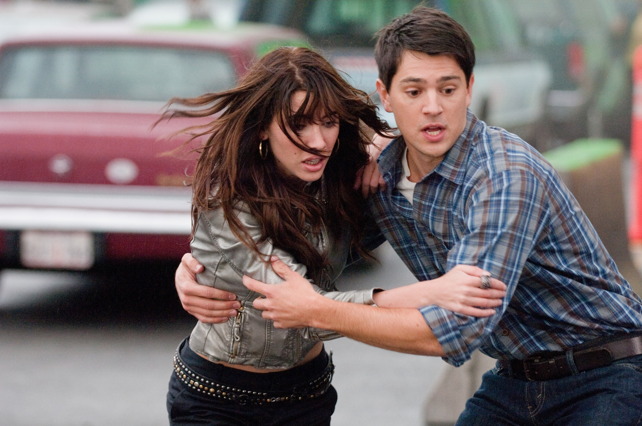 Still of Nicholas D'Agosto and Jacqueline MacInnes Wood in Galutinis tikslas 5 3D (2011)