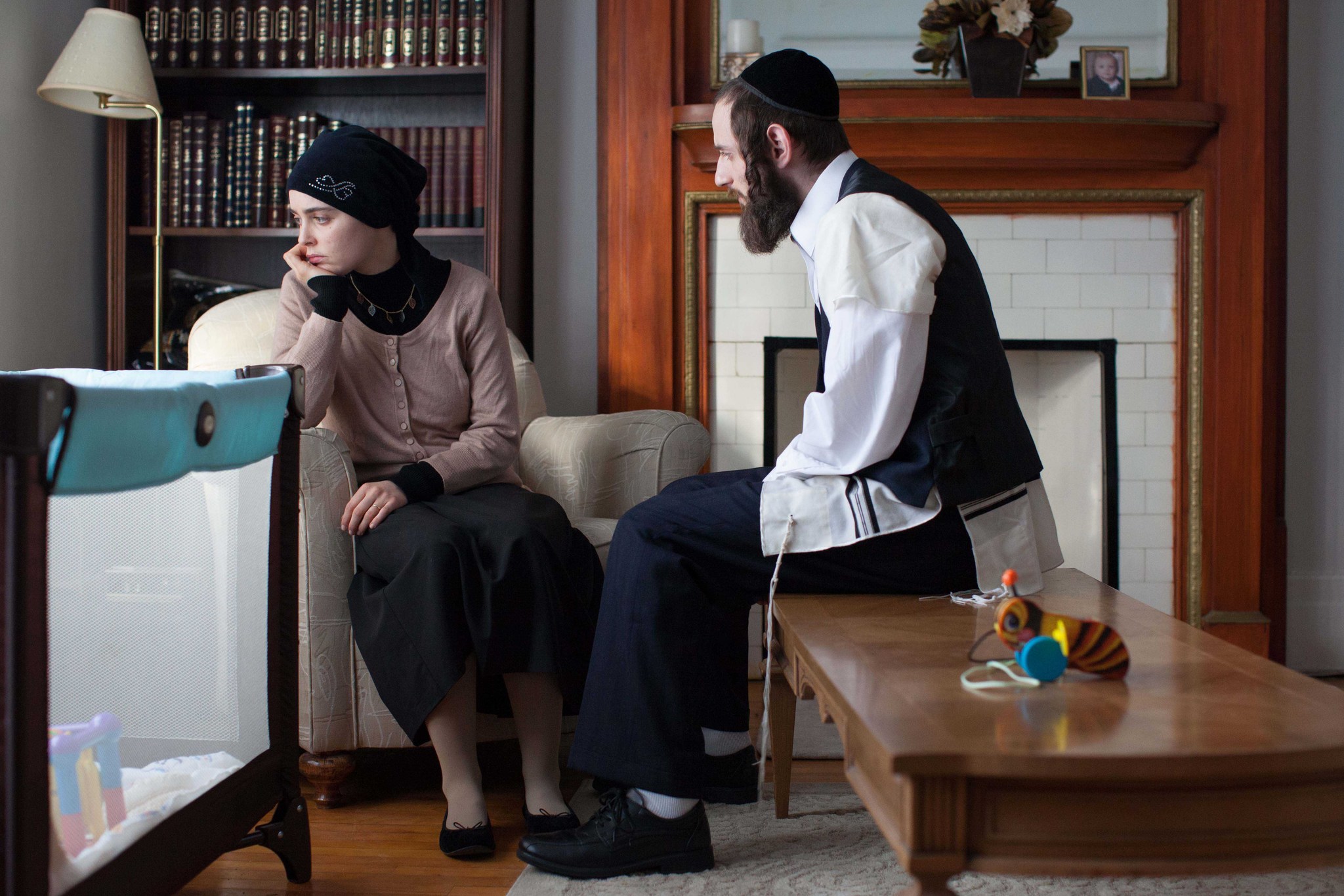 Still of Martin Dubreuil and Hadas Yaron in Félix et Meira (2014)