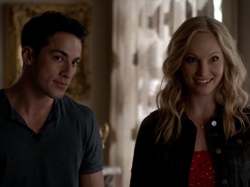 Still of Michael Trevino and Candice King in Vampyro dienorasciai (2009)