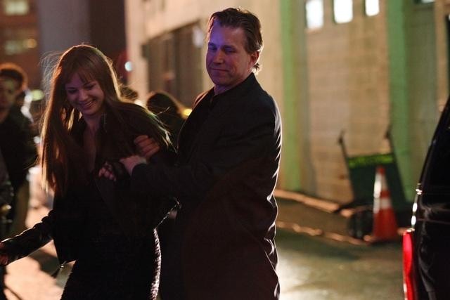 Still of Emily VanCamp and Mark Vanselow in Kerstas (2011)