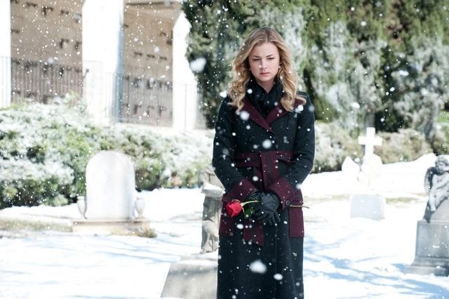 Still of Emily VanCamp in Kerstas (2011)