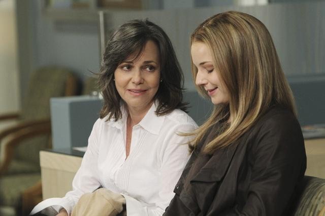 Still of Sally Field and Emily VanCamp in Brothers & Sisters (2006)