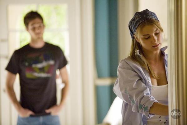 Still of Emily VanCamp in Brothers & Sisters (2006)