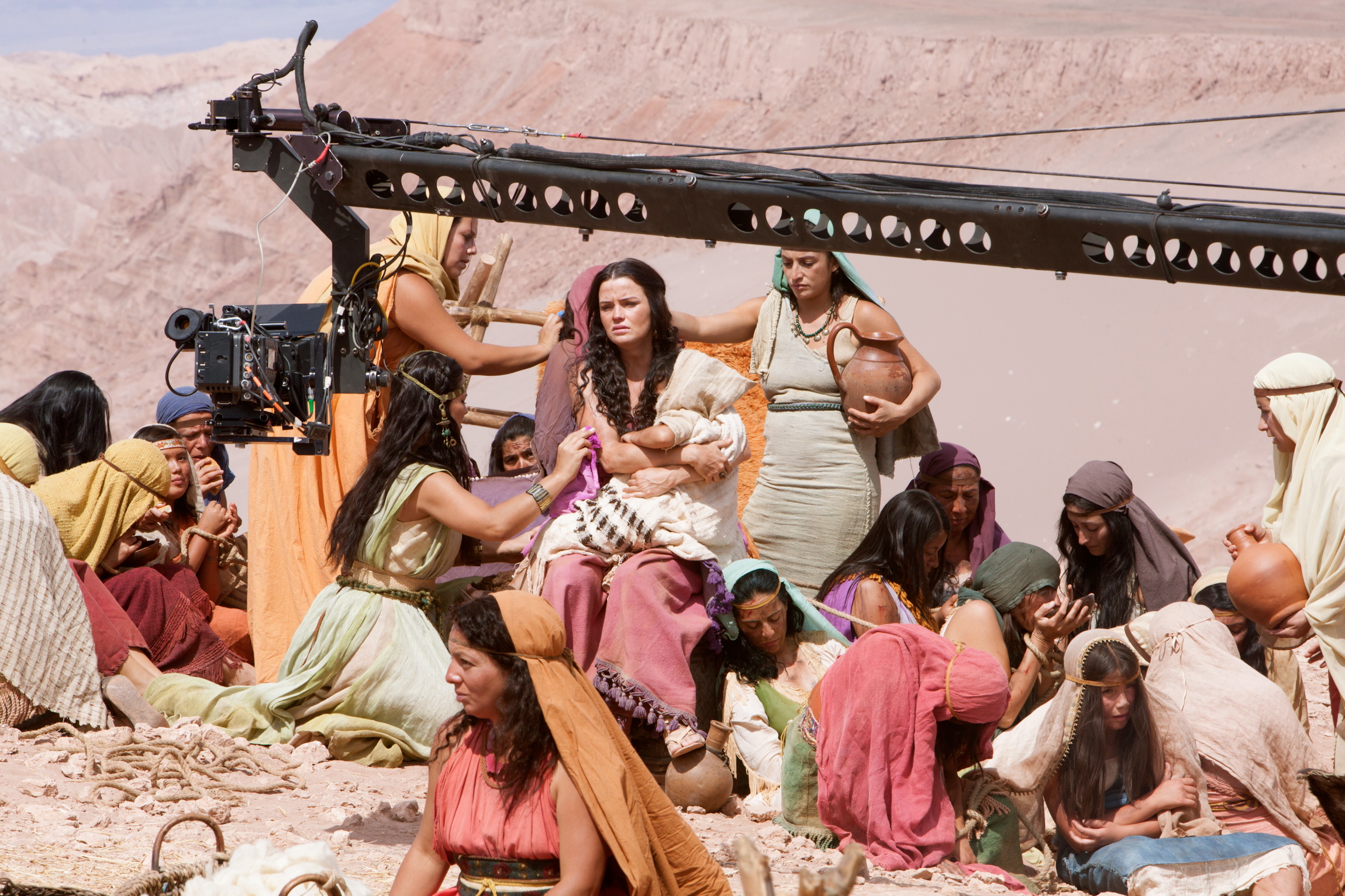 Nanda Ziegler filming in the Atacama desert, Chile, for José do Egito (TV series 2013).