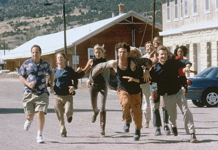 Still of Rowan Atkinson, Whoopi Goldberg, Cuba Gooding Jr., Seth Green, Jon Lovitz, Breckin Meyer, Amy Smart, Lanei Chapman and Vince Vieluf in Rat Race (2001)