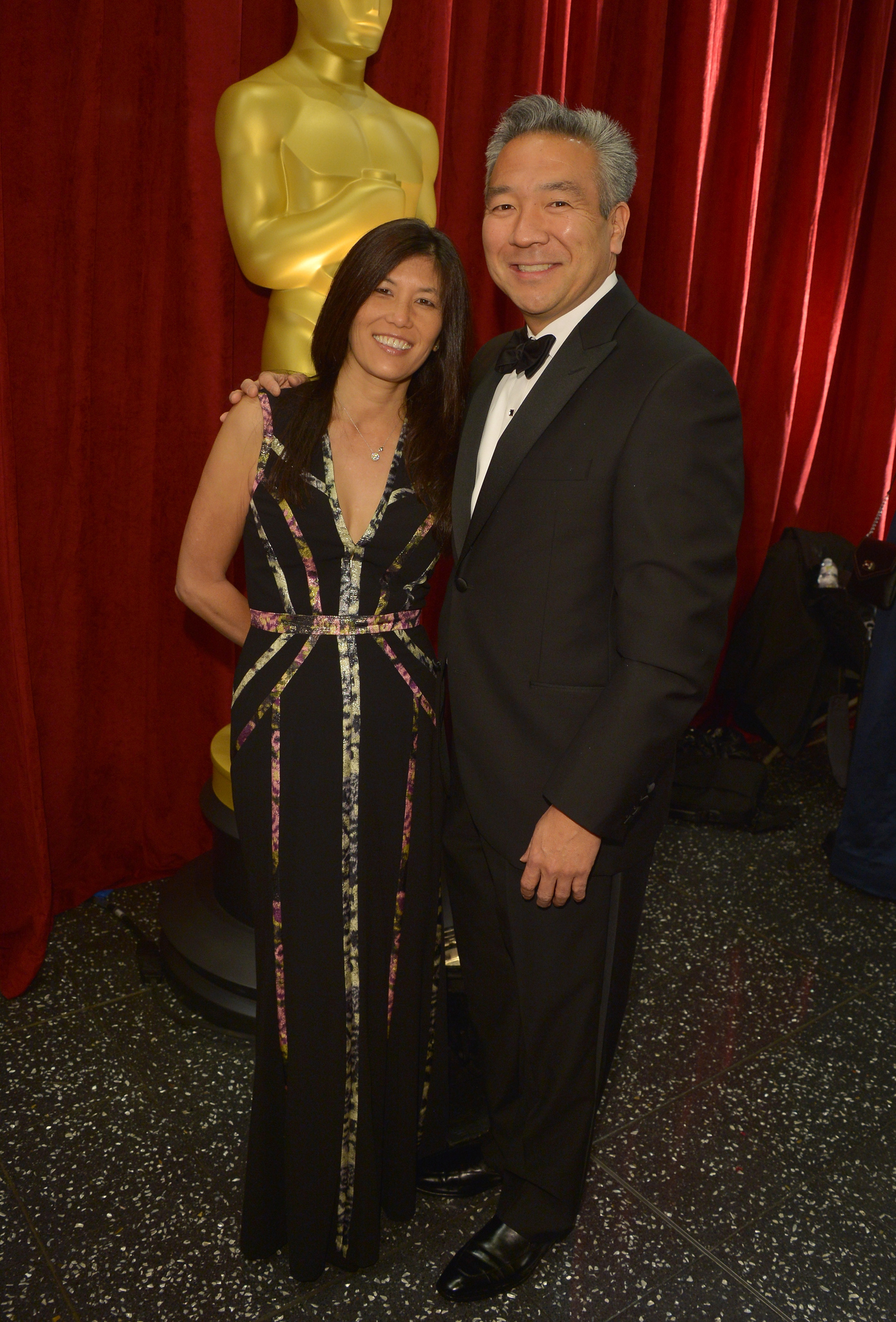 Kevin Tsujihara at event of The Oscars (2015)