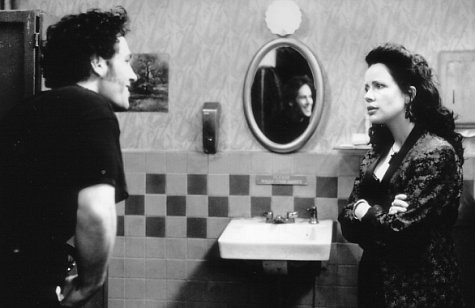 Still of Janeane Garofalo and Paul Rudd in 200 Cigarettes (1999)