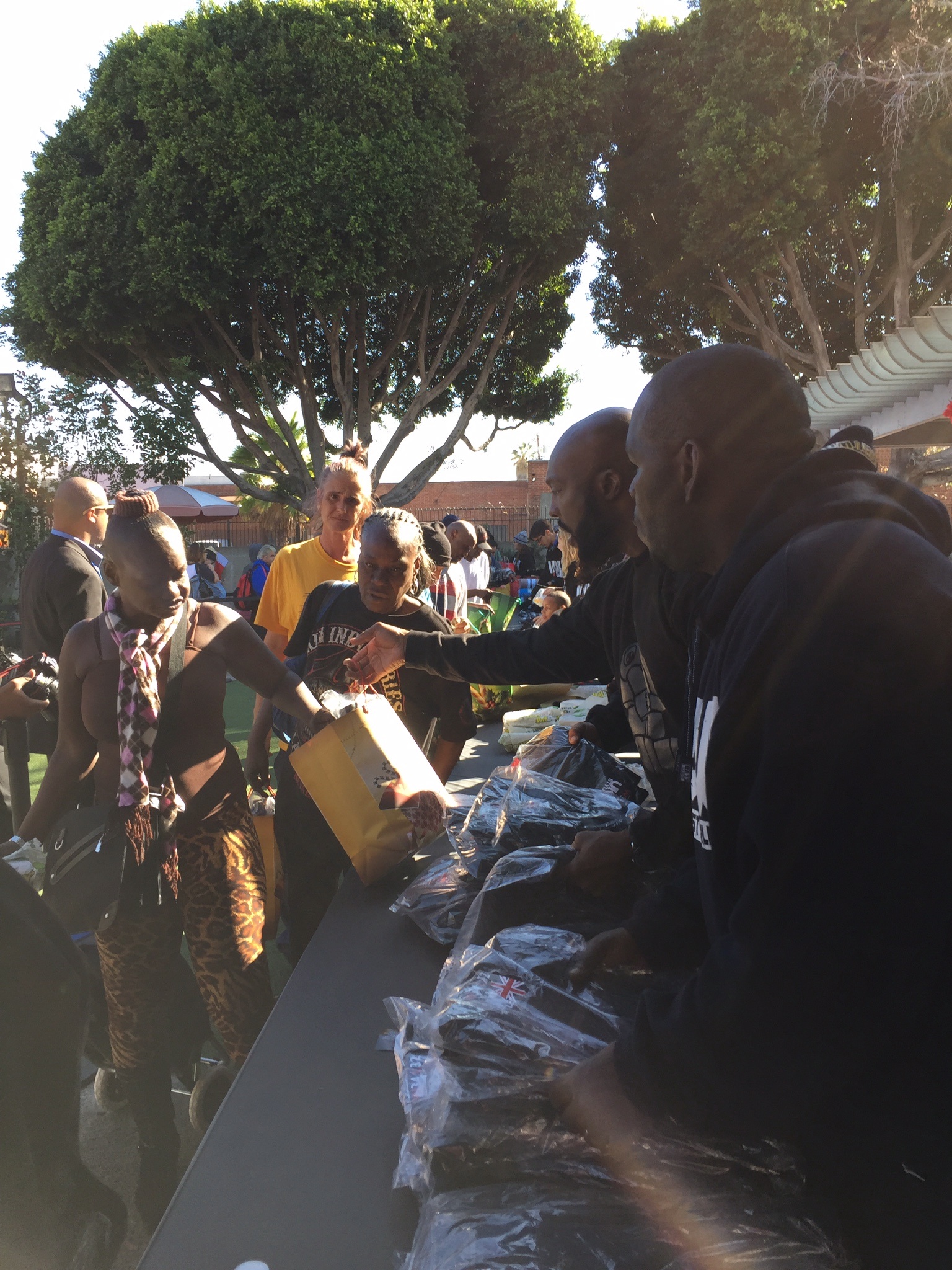 Ro Brooks helping out @ the World Star SkidRow Christmas Giveaway