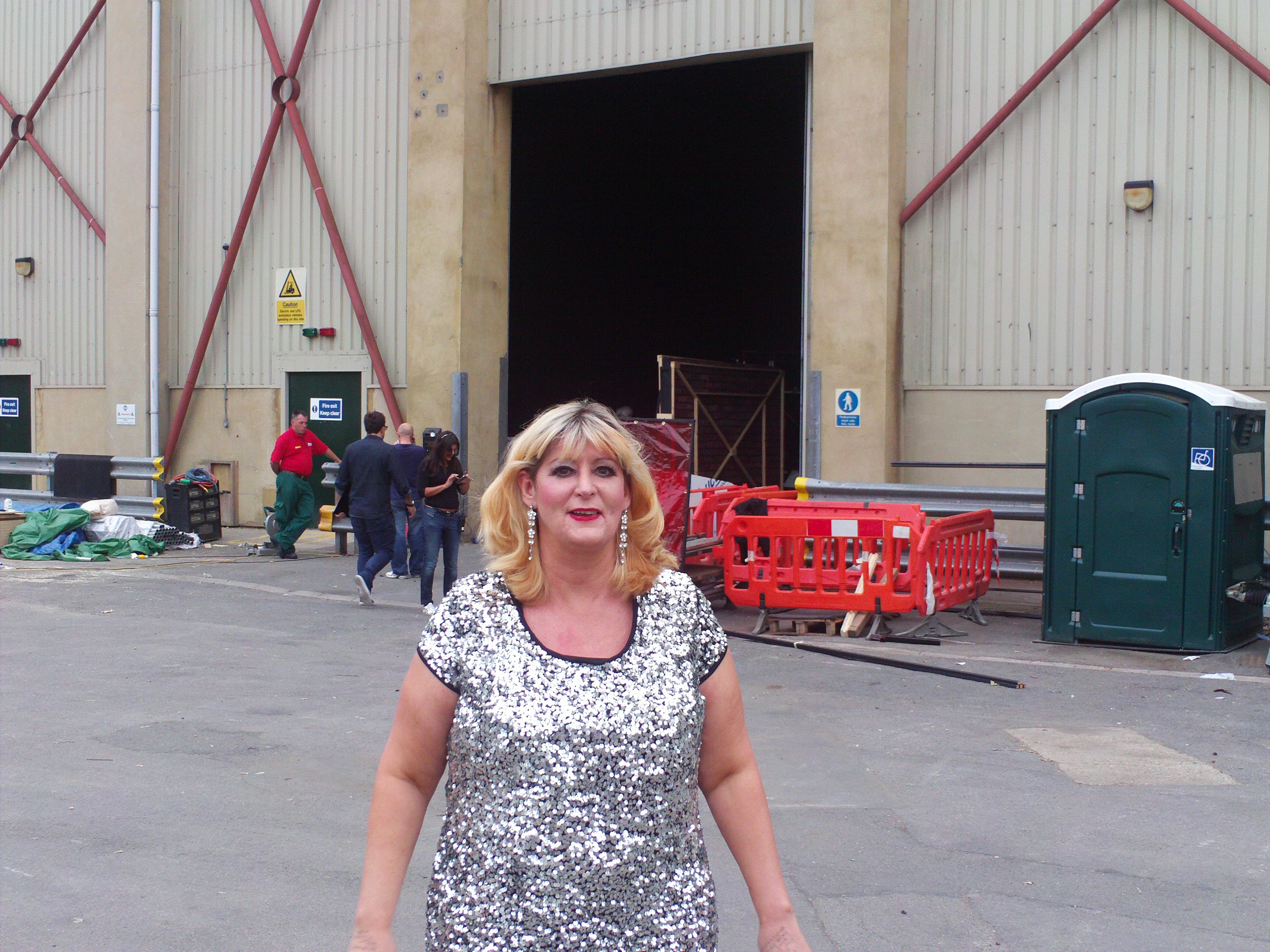 SHEPPERTON STUDIOS ON SET FOR DONT STOP ME NOW - SKY ONE