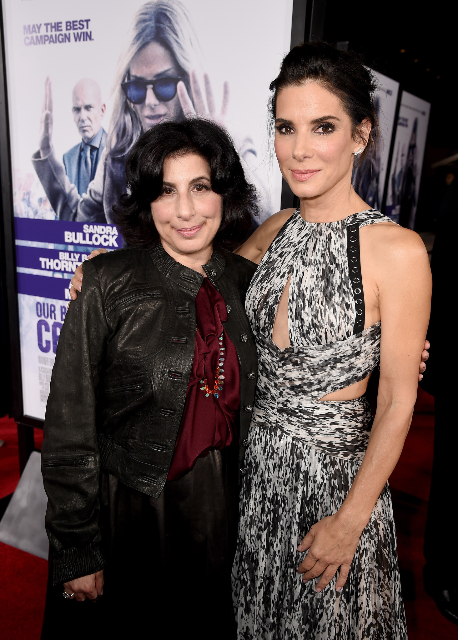 Sandra Bullock and Sue Kroll at event of Our Brand Is Crisis (2015)