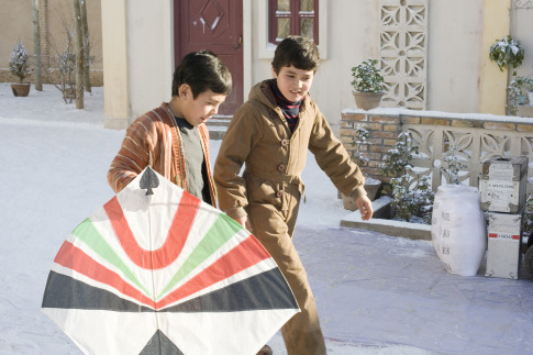 Still of Zekeria Ebrahimi and Ahmad Khan Mahmoodzada in Begantis paskui aitvara (2007)