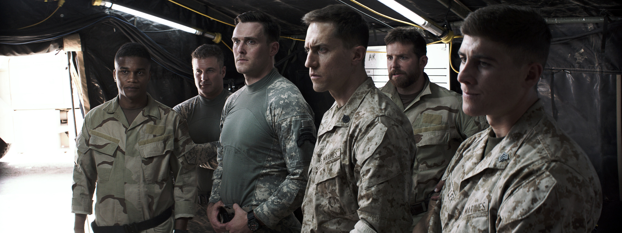 Still of Bradley Cooper, Cory Hardrict, Owain Yeoman, Joel Lambert, Tony Nevada and Brett Edwards in Amerikieciu snaiperis (2014)