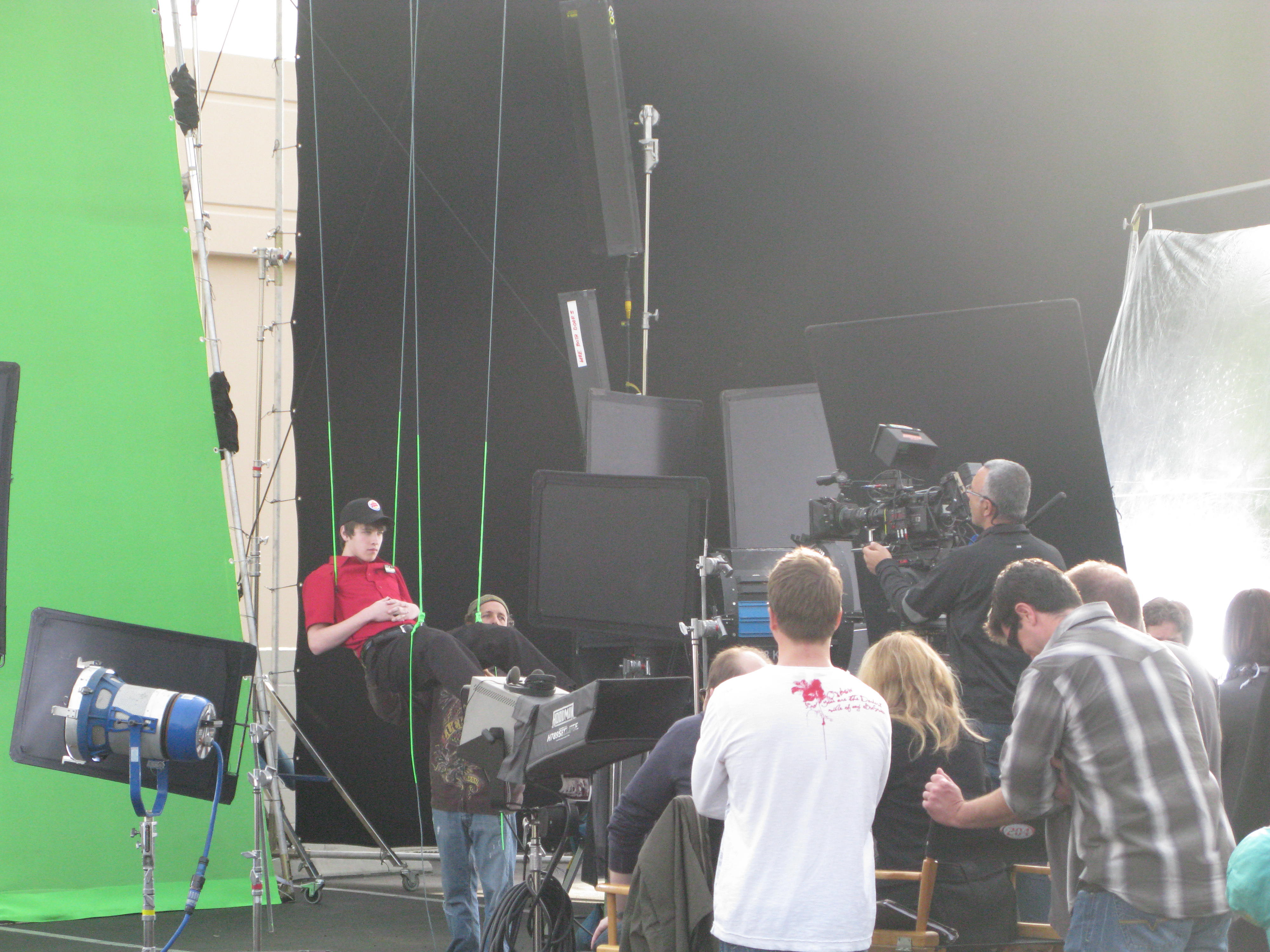 Shooting in front of the green screen.
