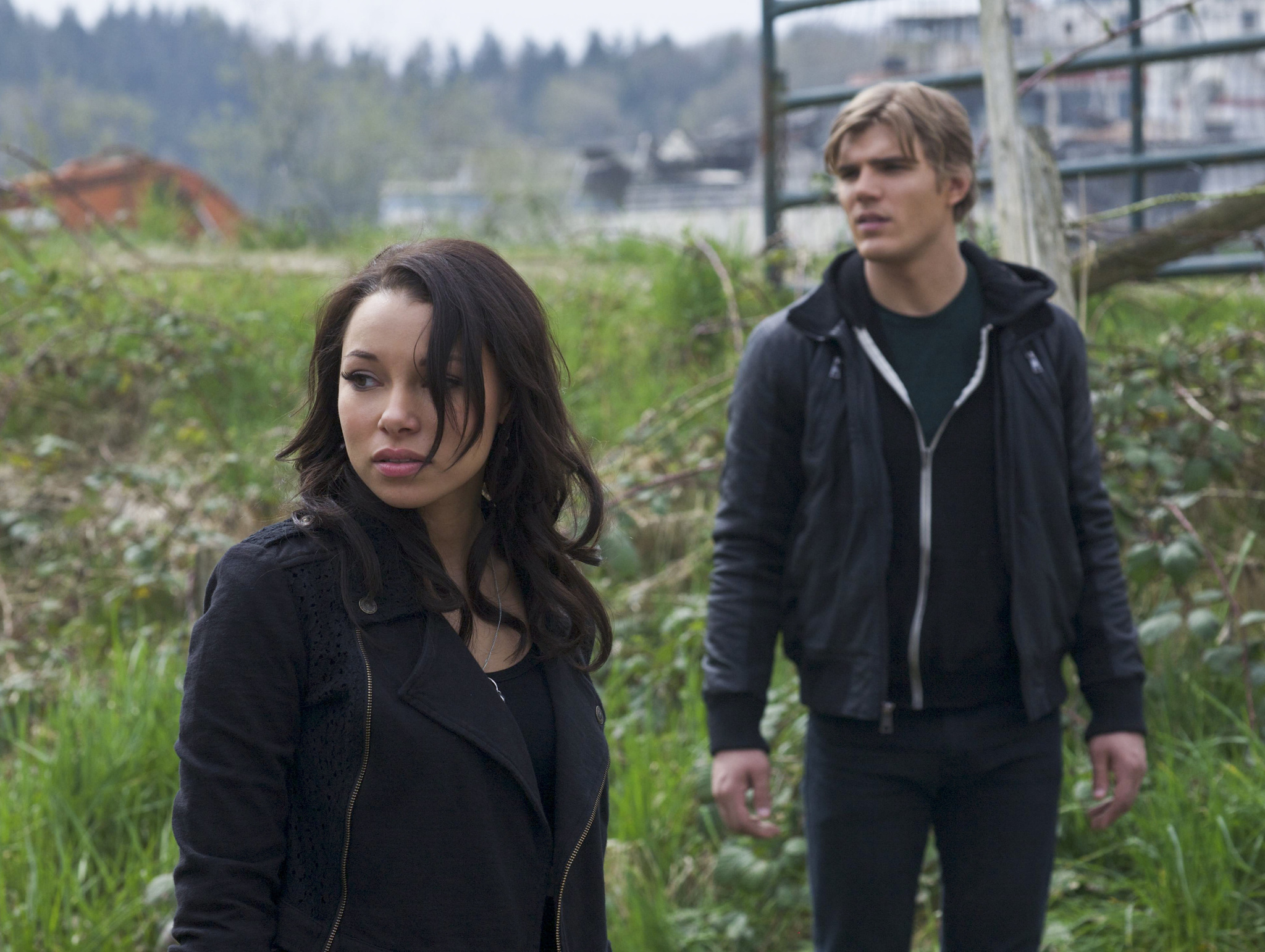 Still of Jessica Parker Kennedy and Chris Zylka in The Secret Circle (2011)