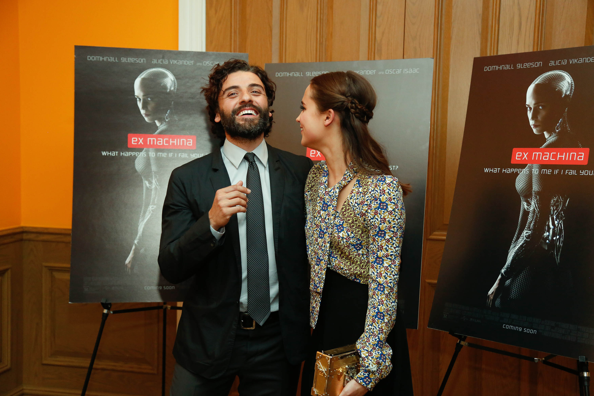 Oscar Isaac and Alicia Vikander at event of Ex Machina (2015)