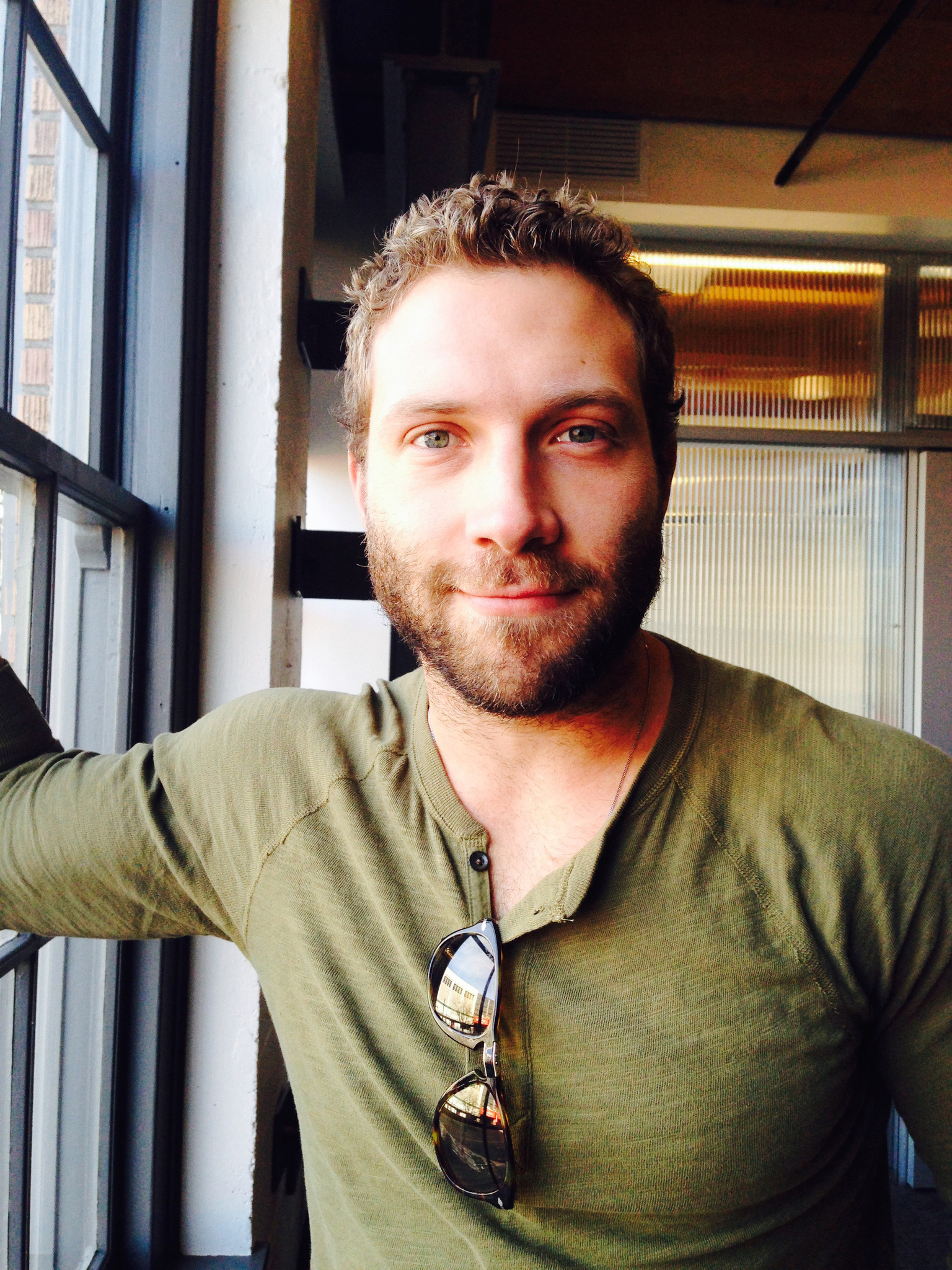 Jai Courtney at the IMDb offices for a live Twitter Chat.