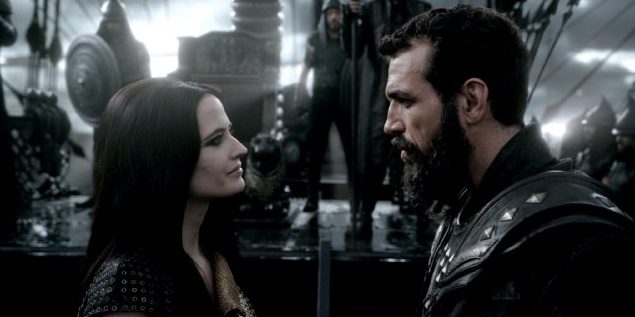 Eva Green & Christopher Sciueref in 300: Rise of an Empire