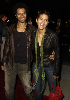 Halle Berry and Eric Benét at event of Evelyn (2002)
