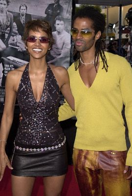 Halle Berry and Eric Benét at event of Swordfish (2001)
