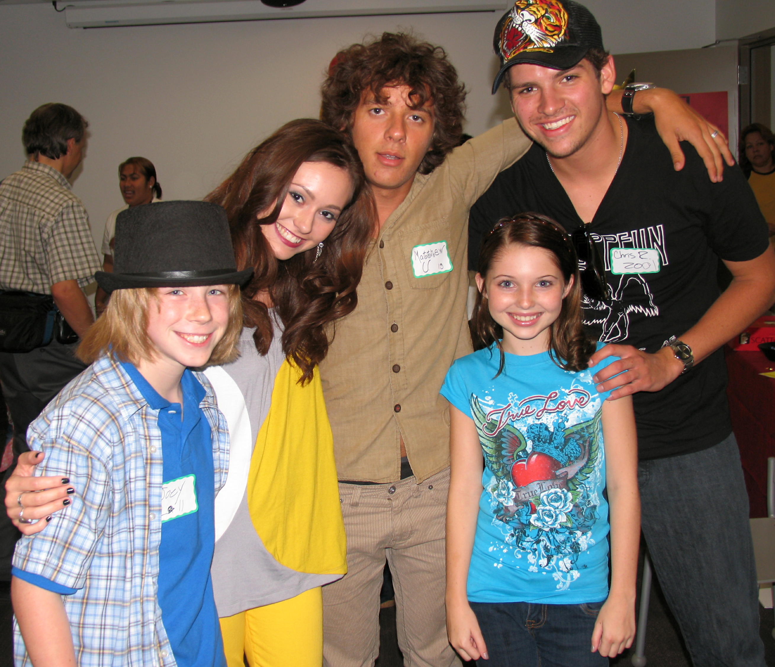 Sammi Hanratti, Matthew Underwood, , Jillian Clare and Joey Luthman at the Ronald McDonald House, In A Perfect World, Event: A Star In You, Nov 2008