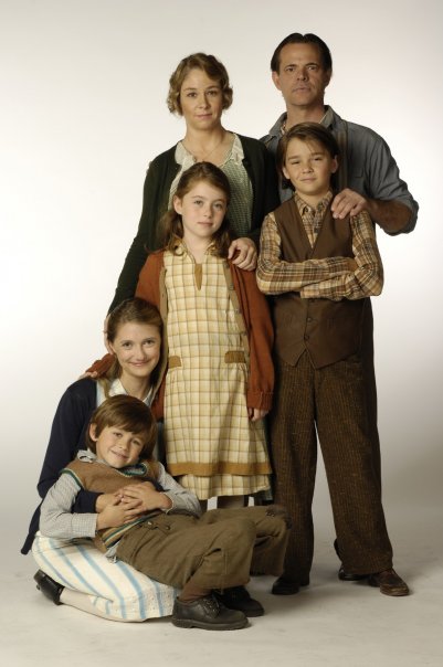 Megan Follows, Stuart Hughes, Rachel Marcus, Dylan Everett, Sarah White, Noah Ryan Scott - Booky and the Secret Santa