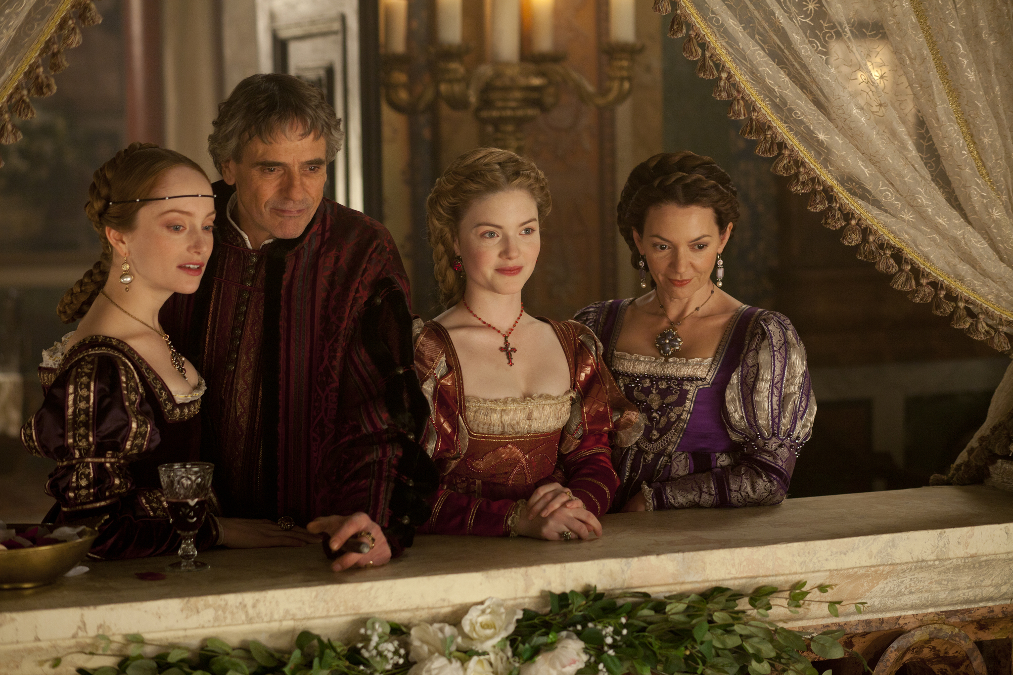 Jeremy Irons, Joanne Whalley, Holliday Grainger and Lotte Verbeek in Bordzijos (2011)