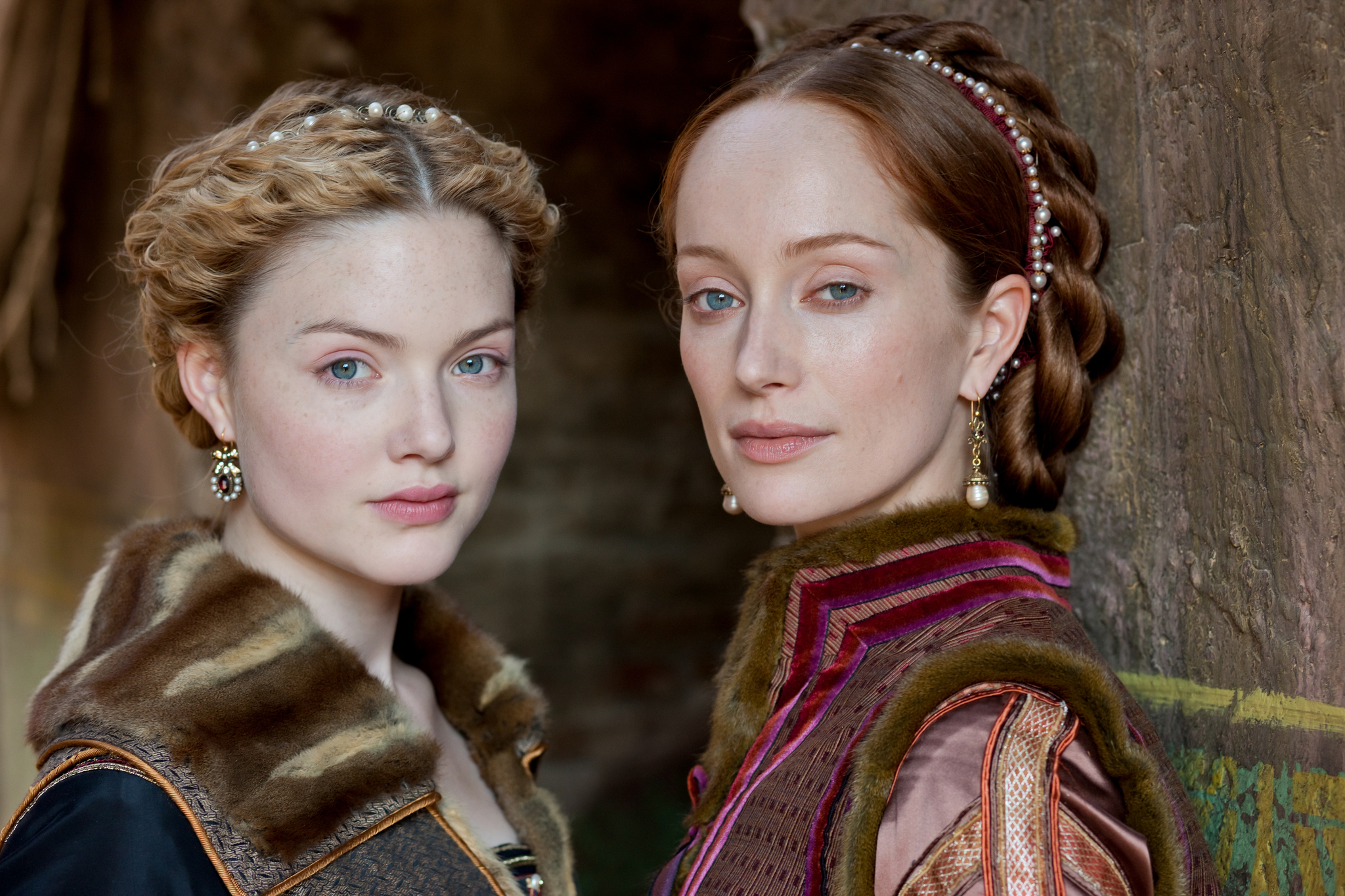 Holliday Grainger and Lotte Verbeek in Bordzijos (2011)