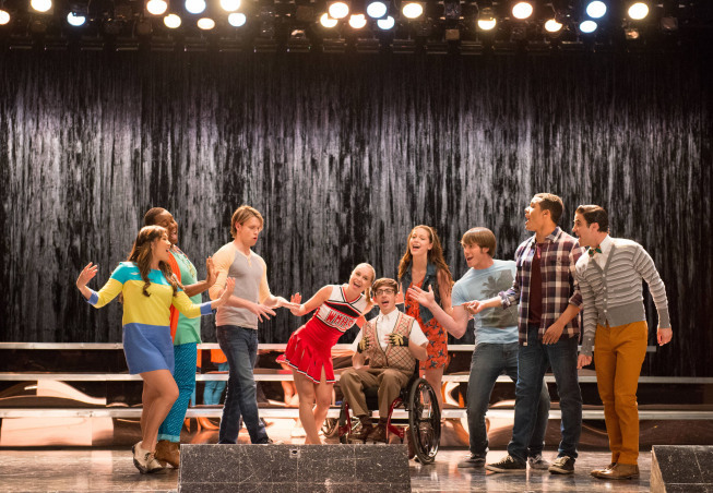 Still of Darren Criss, Melissa Benoist, Jenna Ushkowitz, Chord Overstreet, Becca Tobin, Blake Jenner and Jacob Artist in Glee (2009)