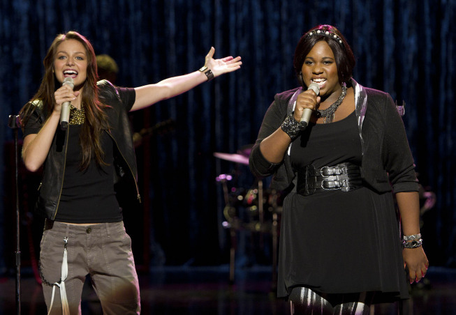 Still of Melissa Benoist and Alex Newell in Glee (2009)